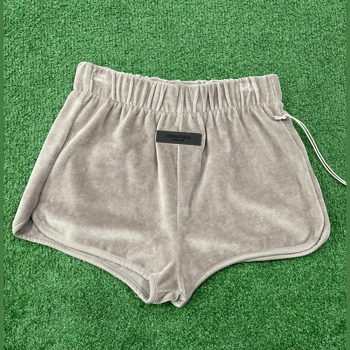 Fear of God Essentials Women's Velour Beach Short Desert Taupe, Shorts - Supra Sneakers