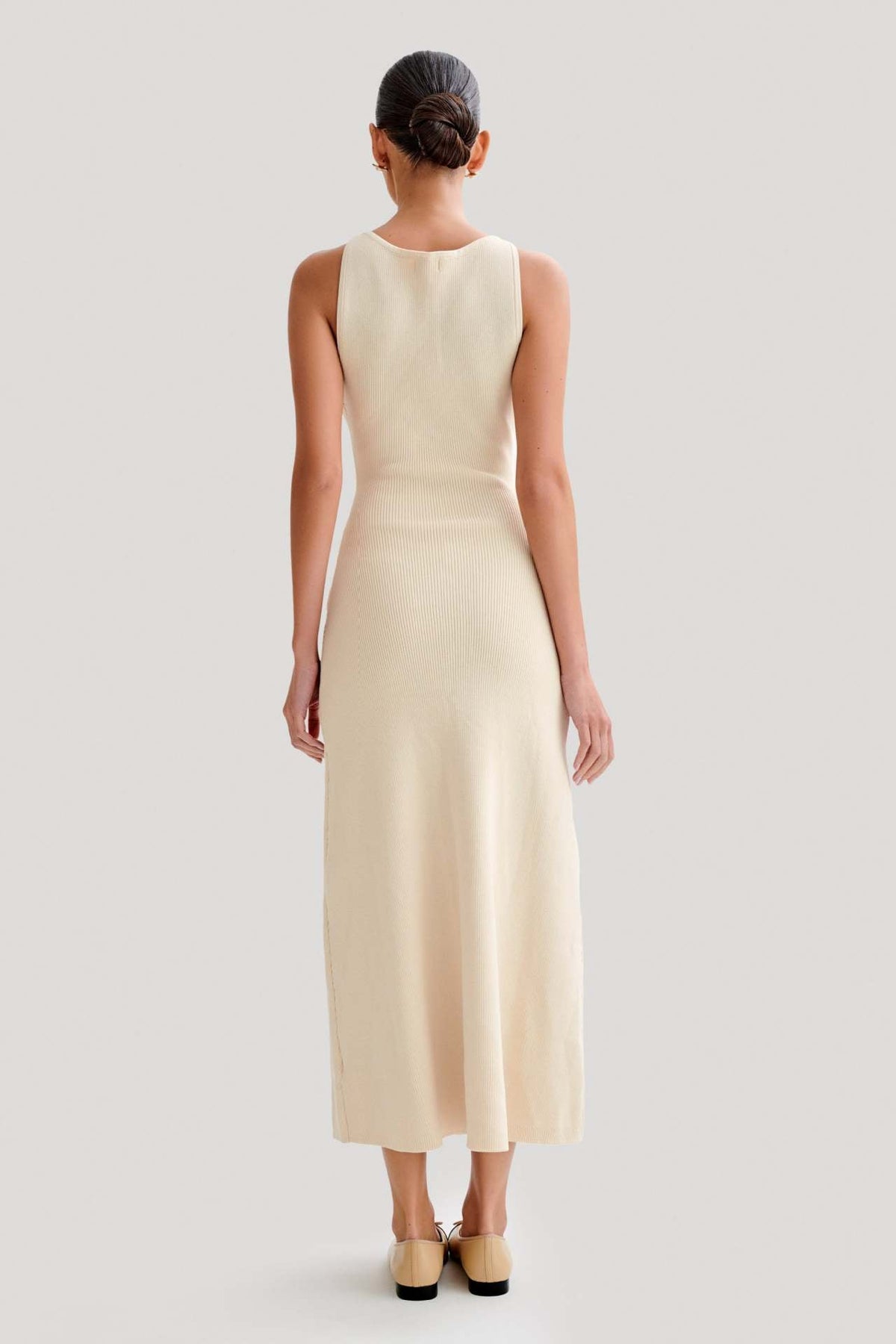 Mila - Sleeveless Buttoned Maxi Dress