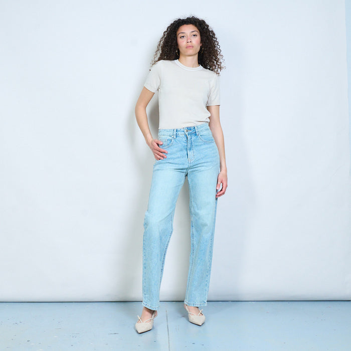 Essential straight-leg denim jeans with classic five-pocket design wholesale