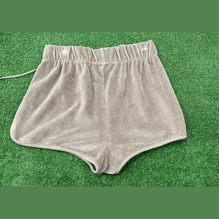 Fear of God Essentials Women's Velour Beach Short Desert Taupe, Shorts - Supra Sneakers