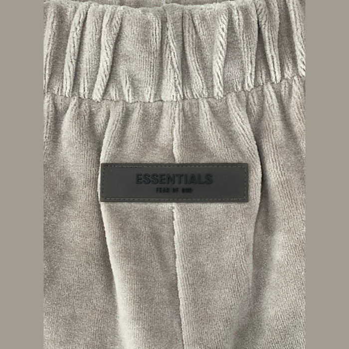 Fear of God Essentials Women's Velour Beach Short Desert Taupe, Shorts - Supra Sneakers
