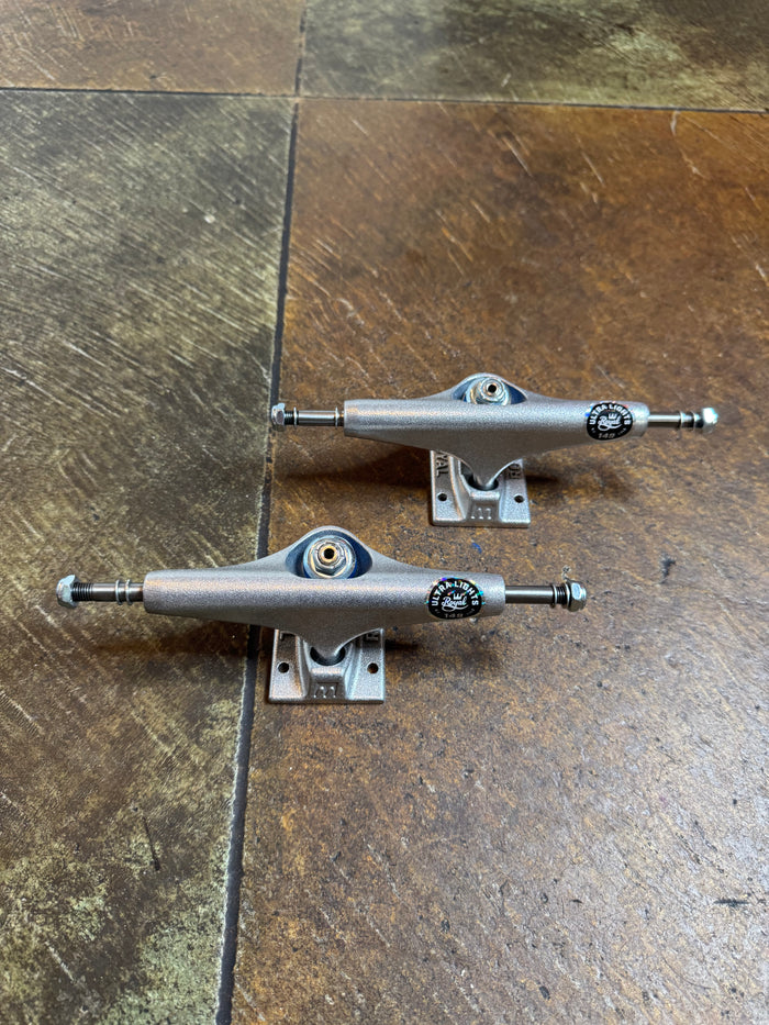 Royal Ultra Light Trucks (Set)