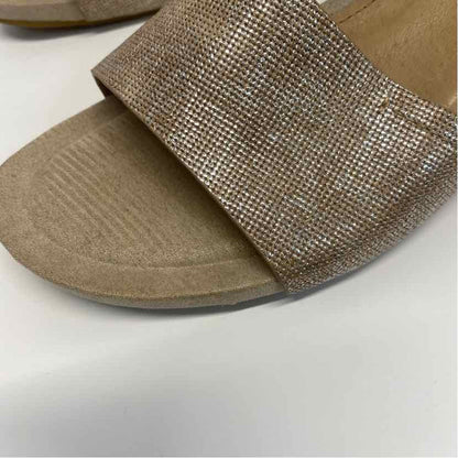 Sofft Size 10 Women's Gold Shimmer Wedge Sandals