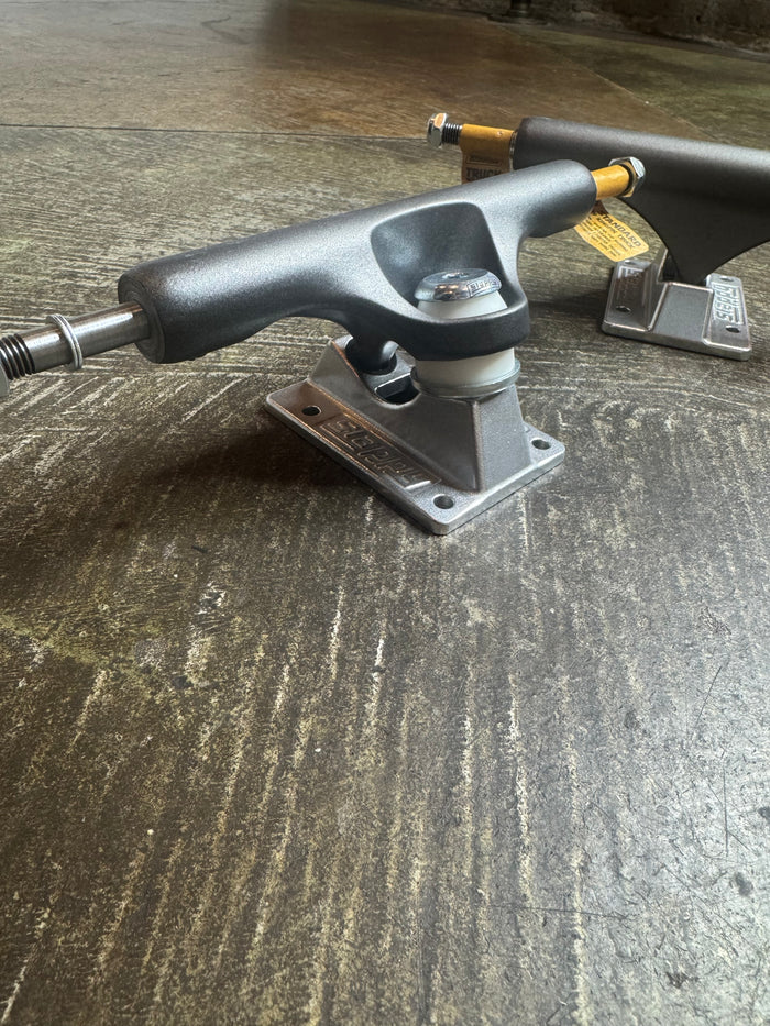 ST1 Hollow Lights Ultra Low Gunmetal/ Polished Trucks