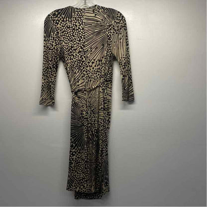 Trina Turk Size 6-S Women's Black-Beige Pattern Wrap Dress